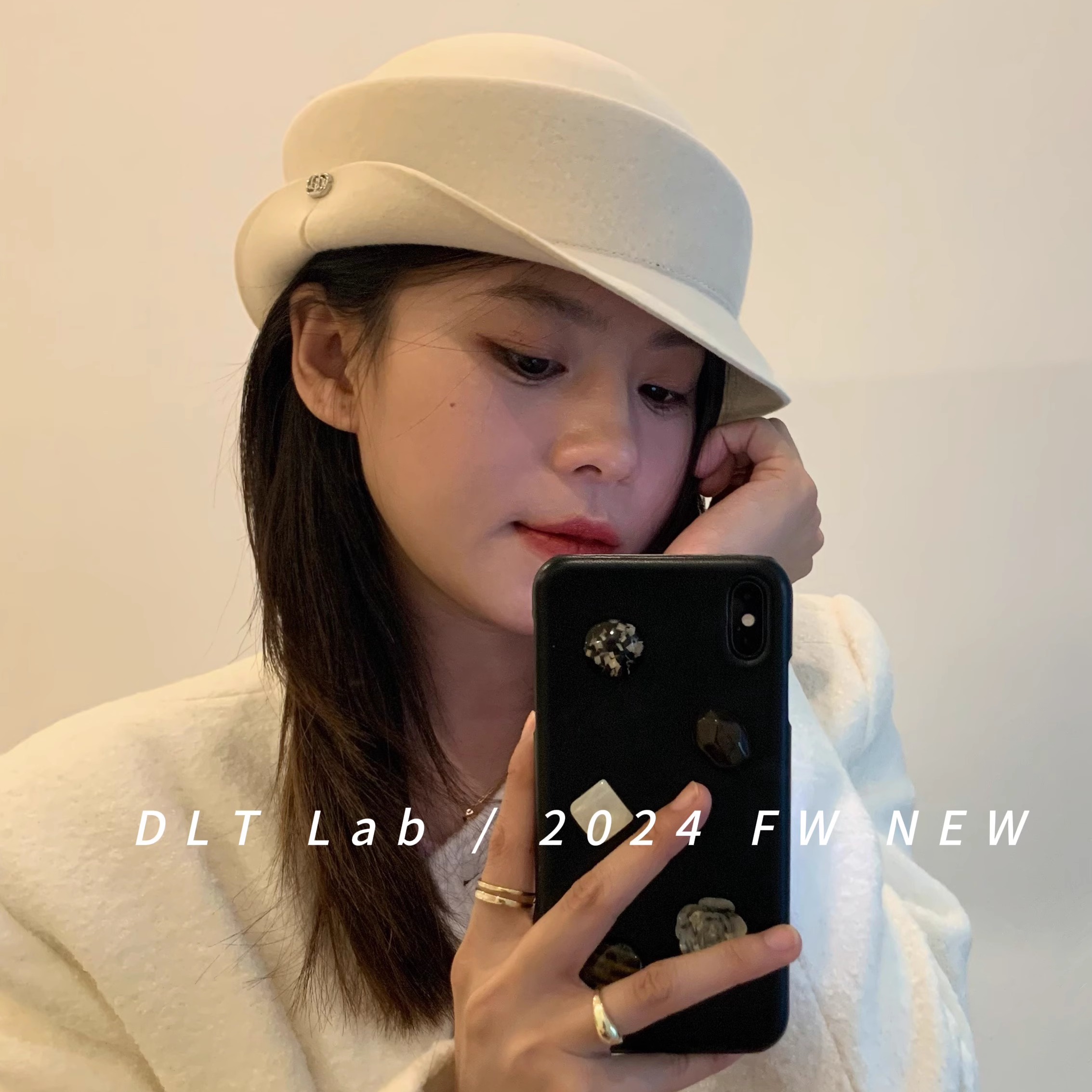 出游贝雷帽女千金感秋冬