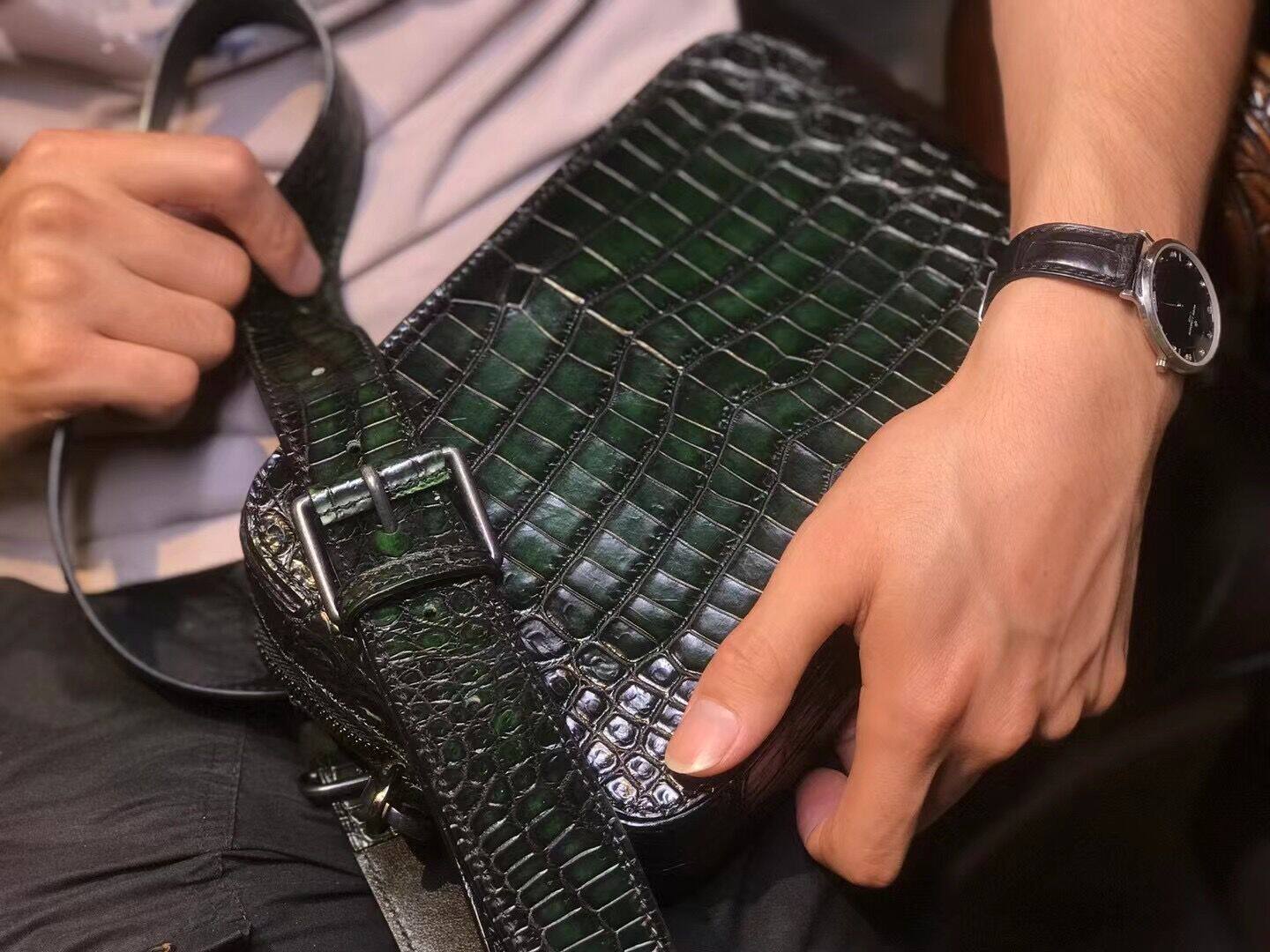 高端手工擦色鳄鱼皮肚皮男士单肩斜挎邮差包横款手包两用休闲mini