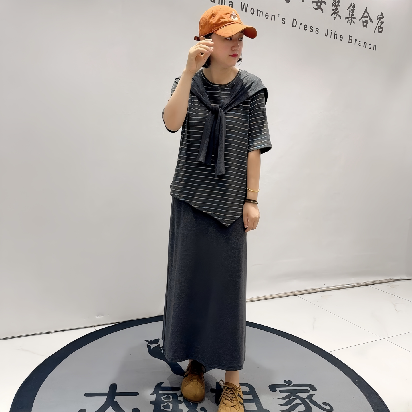 女权贵族6361初秋新款欧货条纹上衣搭配半身裙两件套加大码女装裙