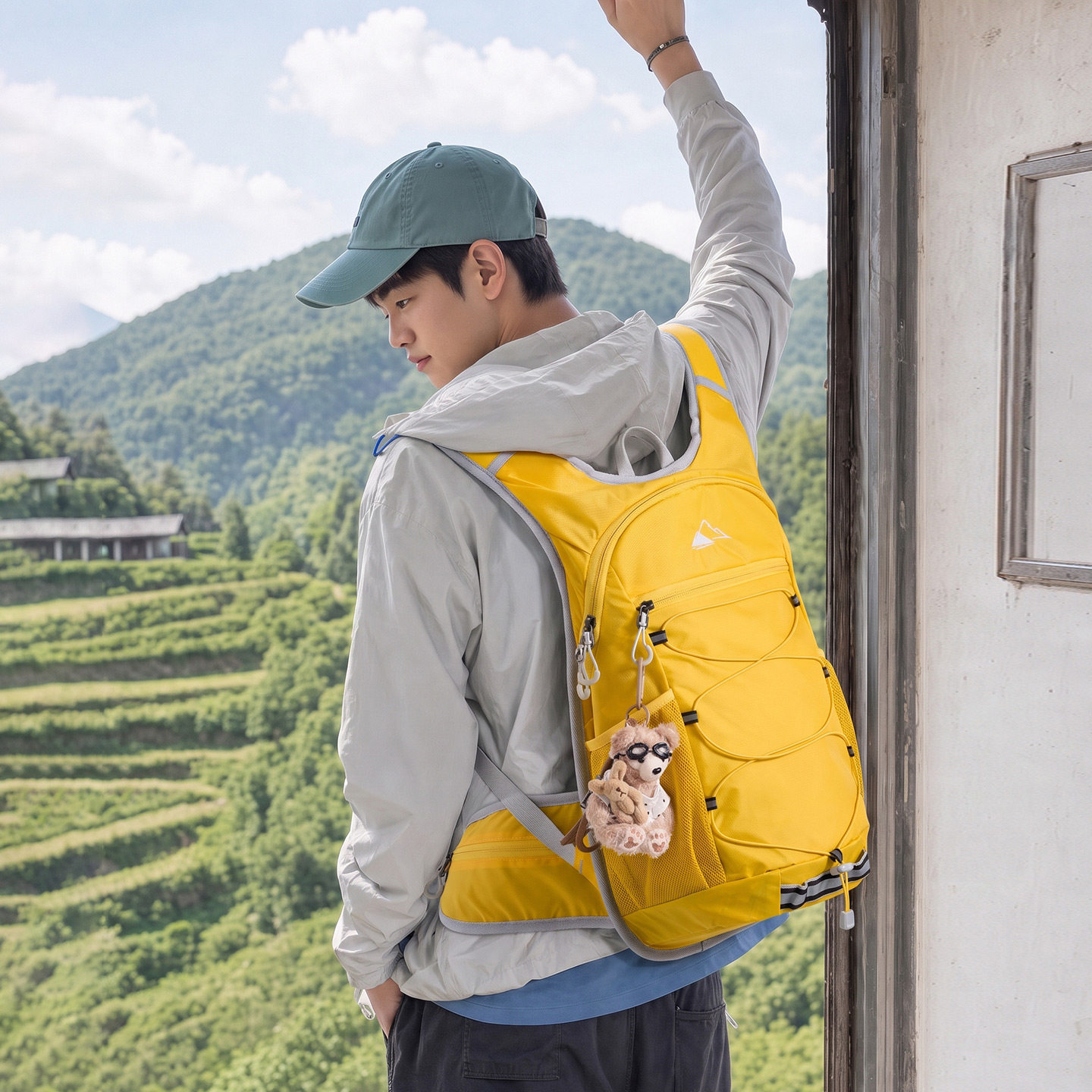 新款户外骑行徒步登山包女轻便爬山装备背包运动旅游便携双肩包男