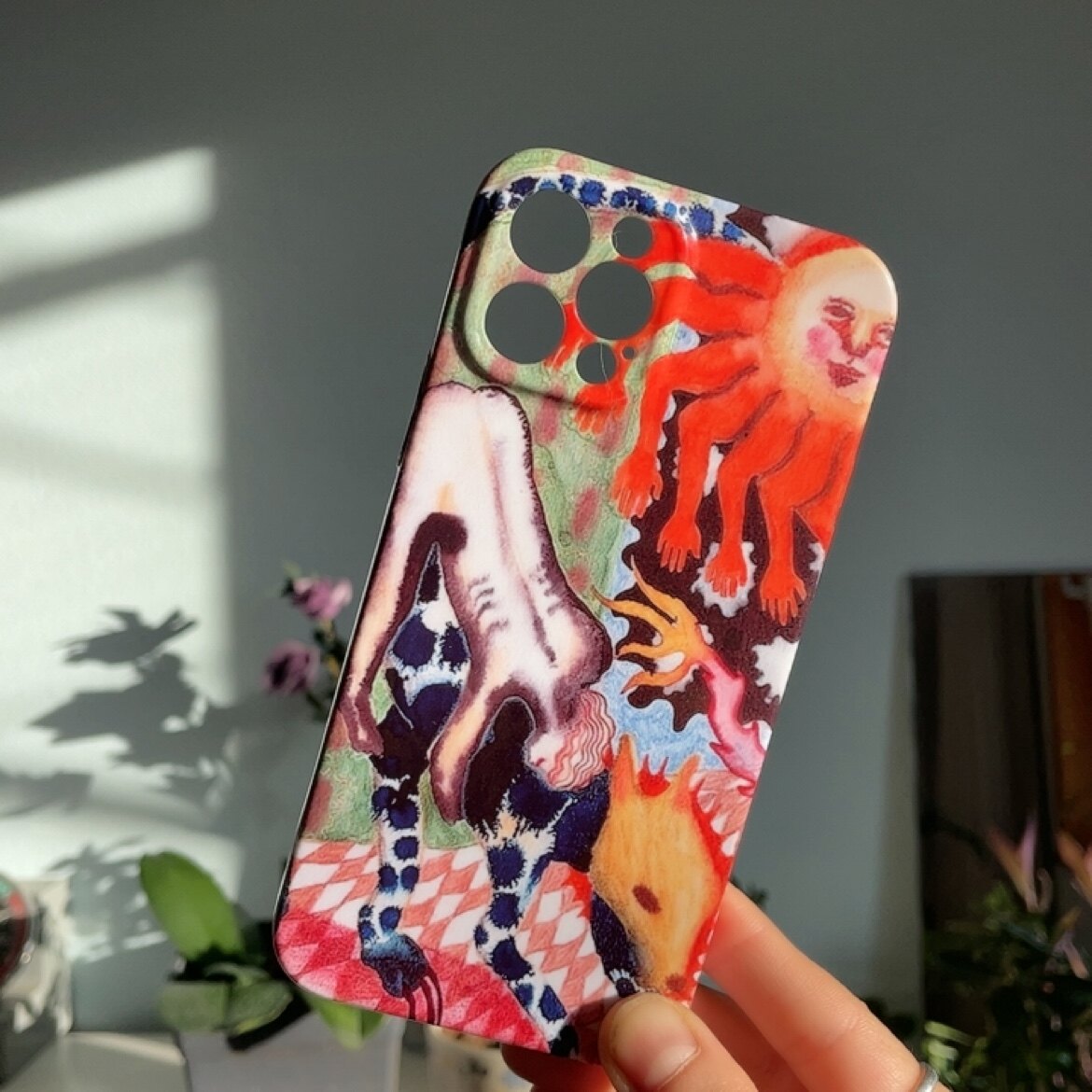 AlienTits好多大腿啊可爱超现实未来感手绘艺术原创个性创意设计小众防摔适用苹果华为小米安卓定制手机壳