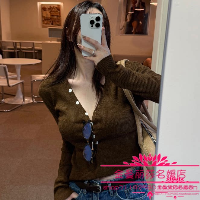 韩国官网正品代购2025年早秋新款气质时尚钉扣V领修身显瘦针织衫