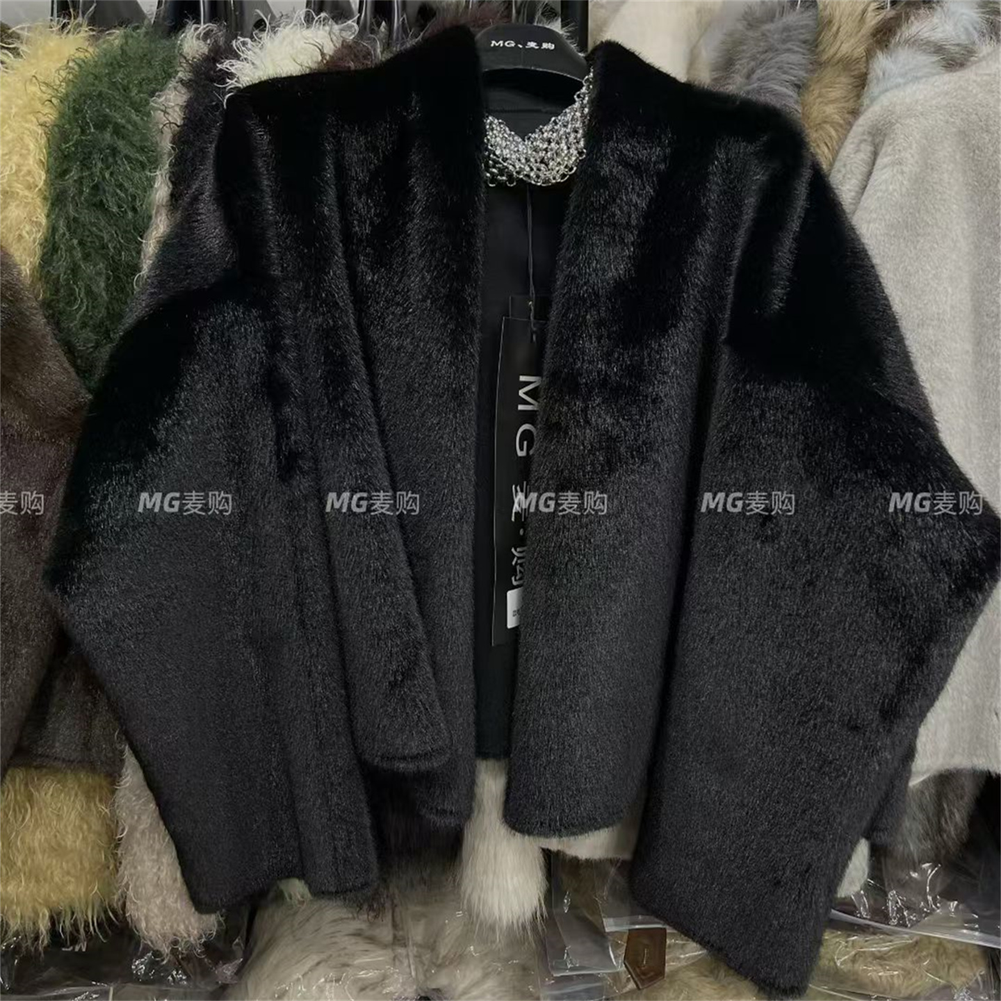 麦购高级感顺滑环保貂绒斗篷短款外套女2025秋冬韩系皮毛一体大衣