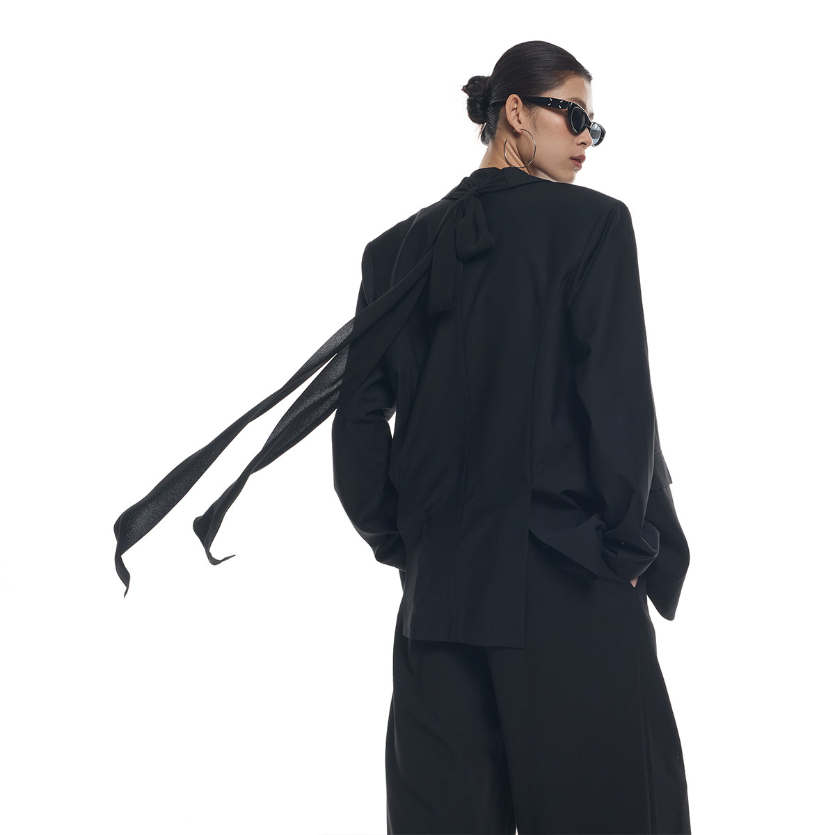 ourhour 职场新贵 后领雪纺绑带飘带 雾黑色解构宽松西装女2026春