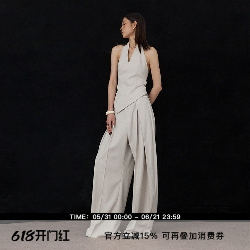 ourhour 斜边下摆 杏色V领挂脖露背收腰马甲 女捏褶弯刀西裤套装