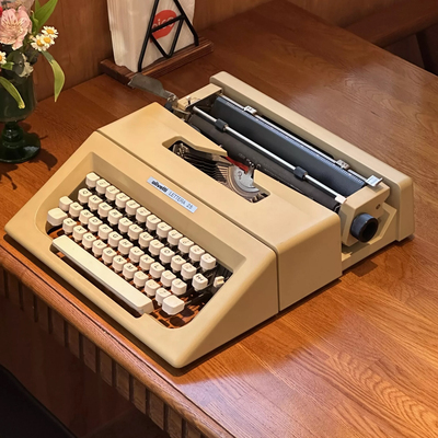 olivetti机械打字机复古文艺礼物