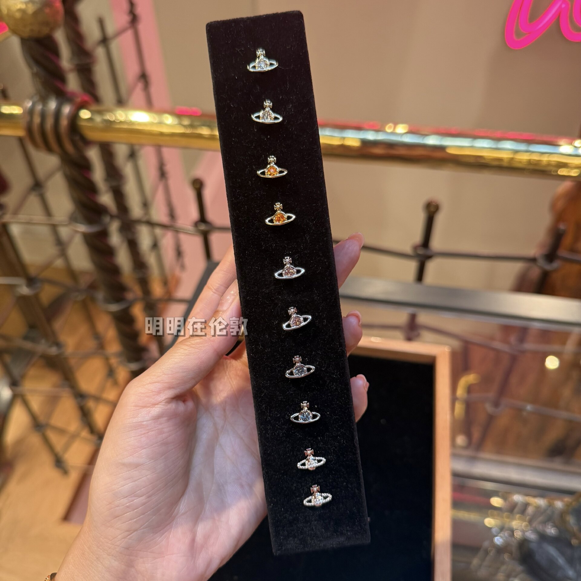 明明在伦敦 英国Vivienne westwood西太后Nano Solitaire土星耳钉