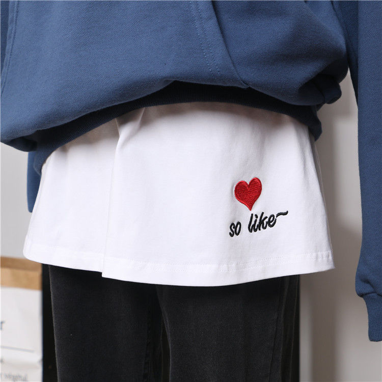 Official picture: cotton sweater with white hem and pleated skirt