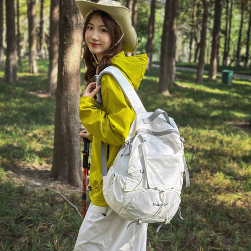 轻便时尚户外徒步登山双肩包女2026新款百搭大容量休闲旅行背包男