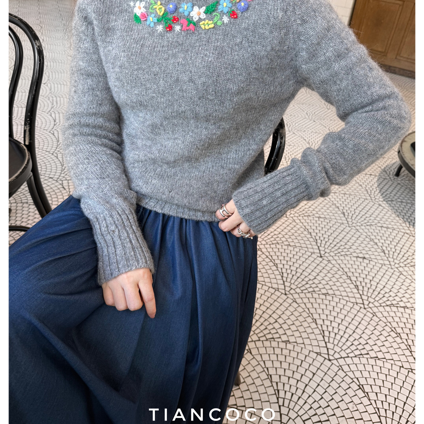 TIANCOCO纯手工钩花甜美休闲风纯羊毛套头圆领针织毛衣