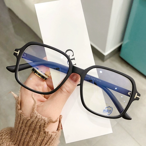 Модная тенденция анти -бло -блудные бокалы миопий