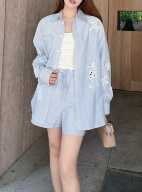 F风套装100%棉镂空刺绣蓝条纹宽松衬衫+松紧腰抽绳短裤夏女