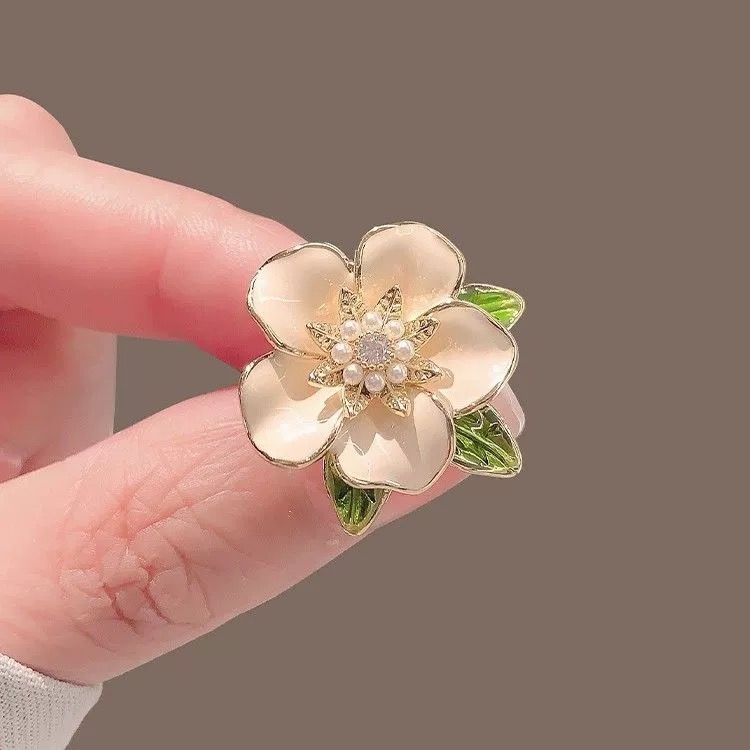 法式滴釉栀子花朵胸针气质小众设计感防走光扣高级胸花配饰森系女