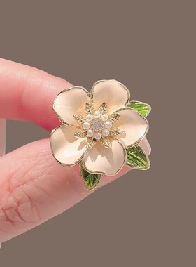 法式滴釉栀子花朵胸针气质小众设计感防走光扣高级胸花配饰森系女