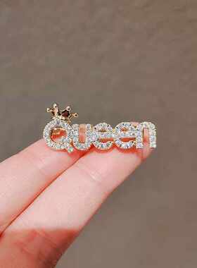 可爱字母收腰防走光扣短袖QUEEN