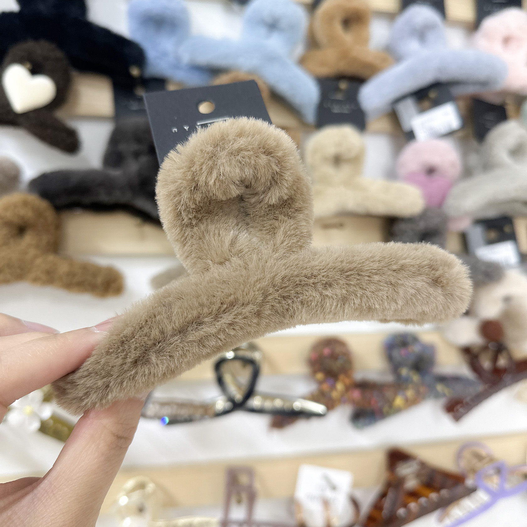 美卡拉八字毛绒抓夹发夹后脑勺女