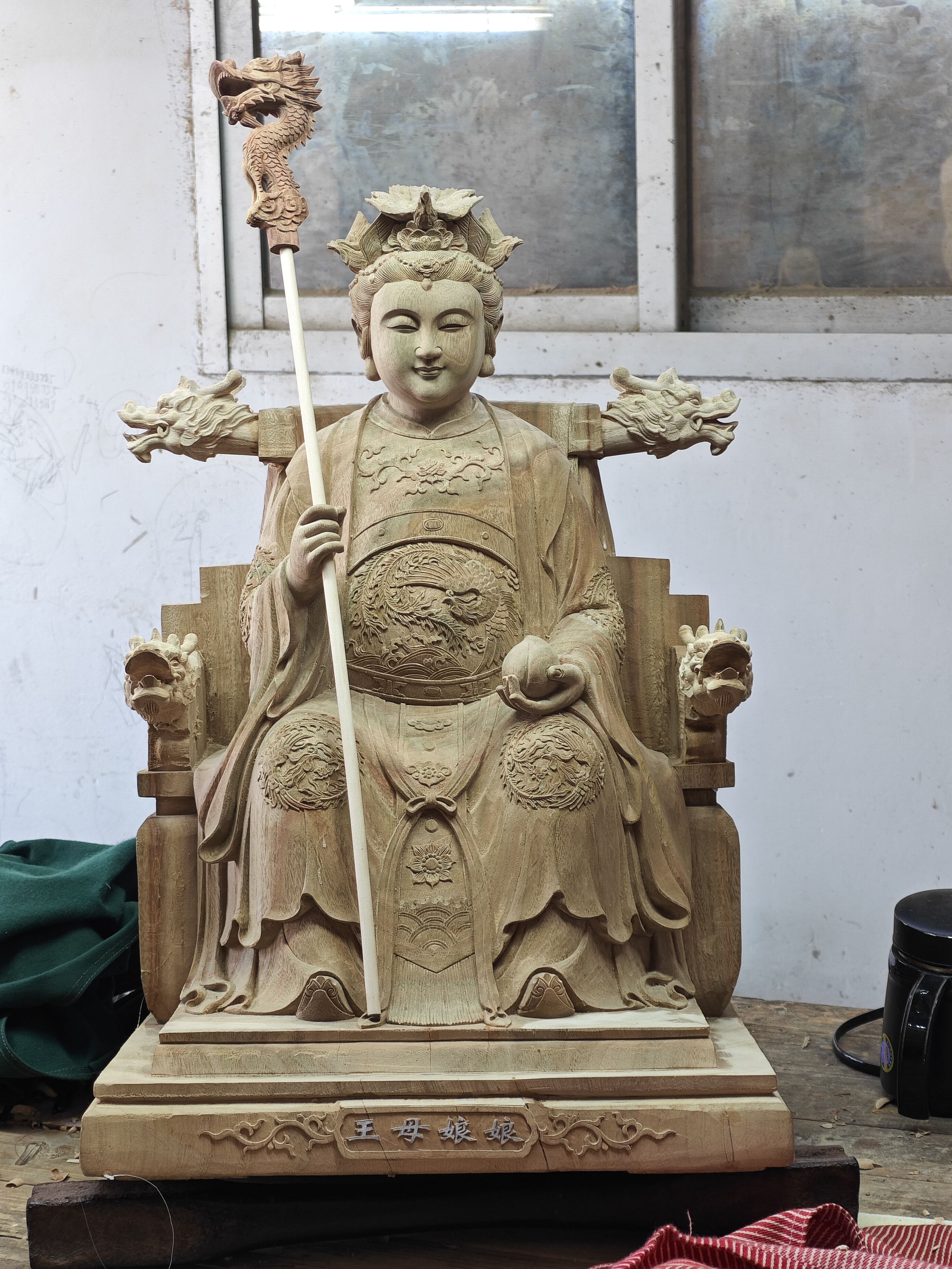 纯手工木雕摆件王母娘娘神像家居玄关装饰品实木雕刻精品私人定制