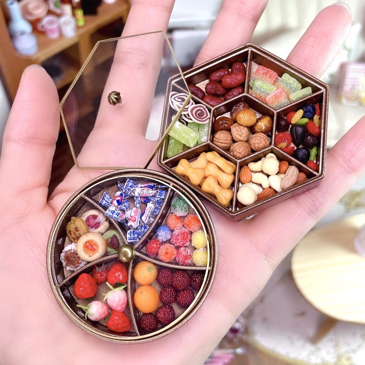 迷你微缩食玩娃娃屋摆设 仿真中式七格食盒5厘米年货盘树脂坚果盘