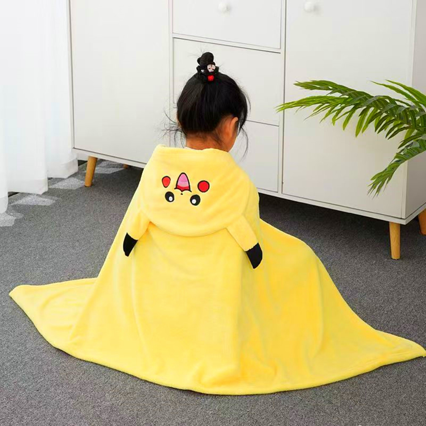 皮卡丘可穿式儿童浴巾斗篷披风男孩大童女孩小孩带帽浴袍洗澡专用