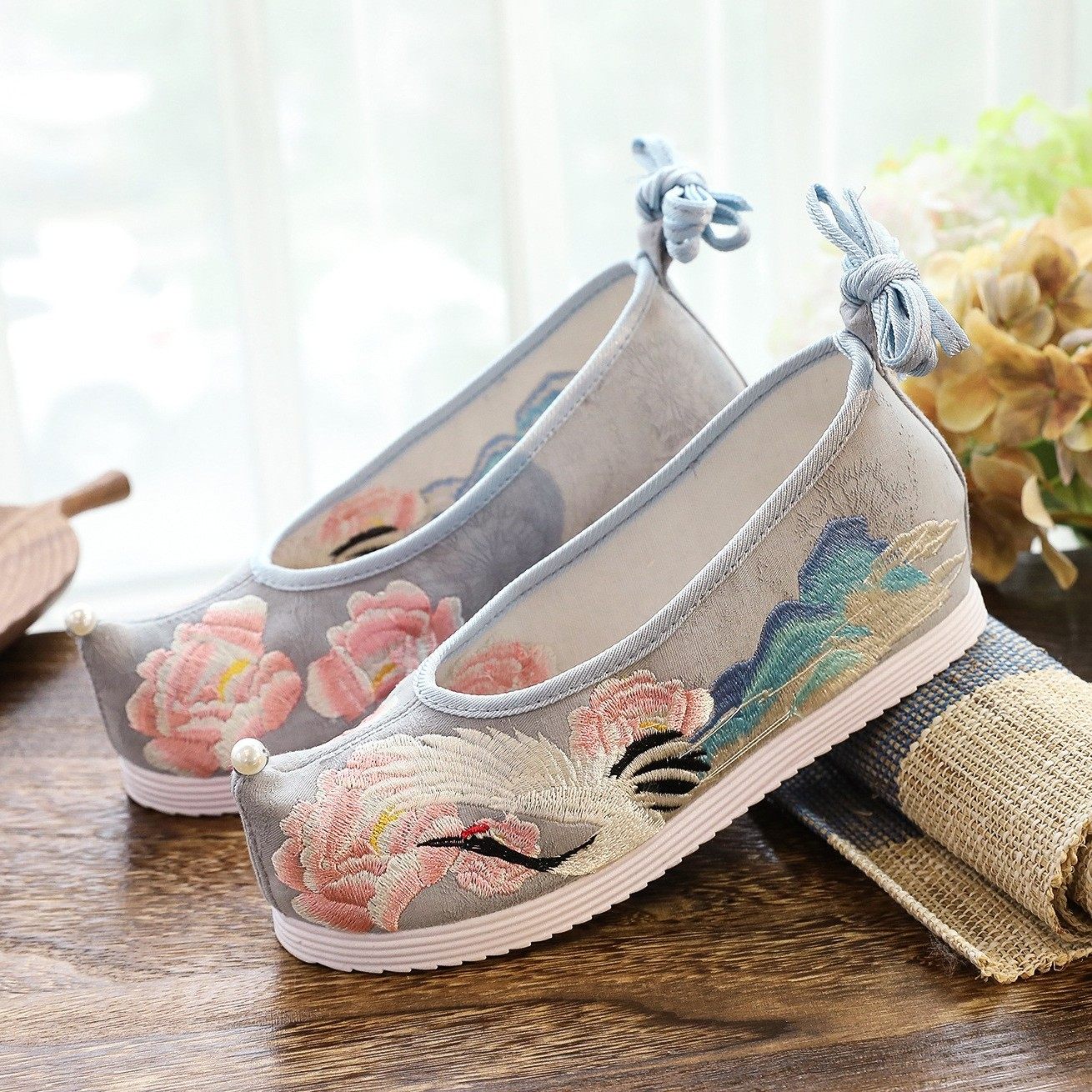 出租中国风翘头鞋春秋汉服绣花鞋刺绣团扇古装配饰兔子天鹅舞蹈扇,女鞋,浅口单鞋,淘宝优惠券,粉丝福利购,淘宝优惠卷