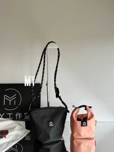 Мой новый нишевый дизайн чувства легкий веревочный узел -Shodder Messenger Magne Natural Wind 2024 Sweet и Wild Small Boarred Back