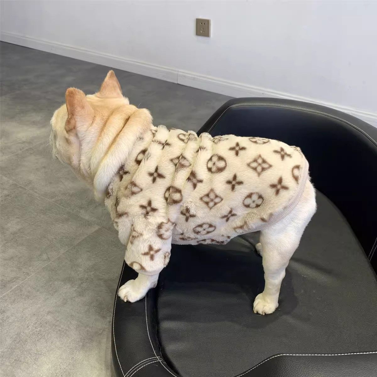 宠物狗狗衣服冬季保暖加绒加厚卫猫宠物服装/雨衣（新