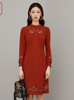 渔服饰裙子2023新款秋冬季女绒面棉休闲刺绣花连衣裙FGFD0025