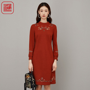 渔服饰裙子2023新款秋冬季女绒面棉休闲刺绣花连衣裙FGFD0025