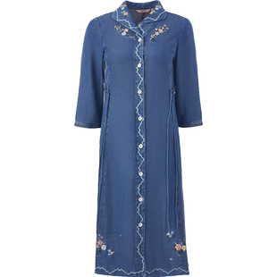 渔牌春装女2024年新款女水洗牛仔翻领刺绣花开扣连衣裙子FGGA0086