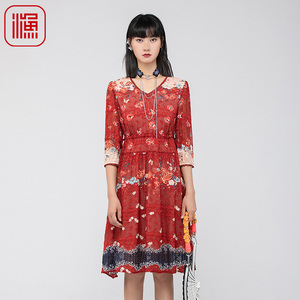 渔女装裙子女春夏季2024新款真丝V领抽绳收腰剪花连衣裙FGGA0030