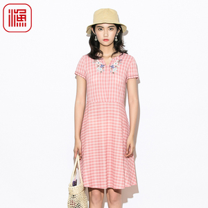 渔牌服饰连衣裙新款夏季条纹方格绣花V领短袖裙子女FFNB0178