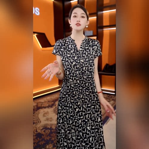 夏季黑白几何印花显瘦连衣裙