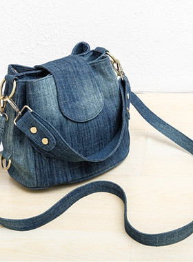 2025新款水桶牛仔包单肩斜挎包三层口袋多隔层妈咪包女士休闲百搭