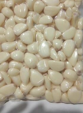新鲜手工剥皮食用大蒜