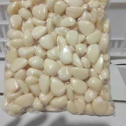 新鲜手工剥皮食用大蒜