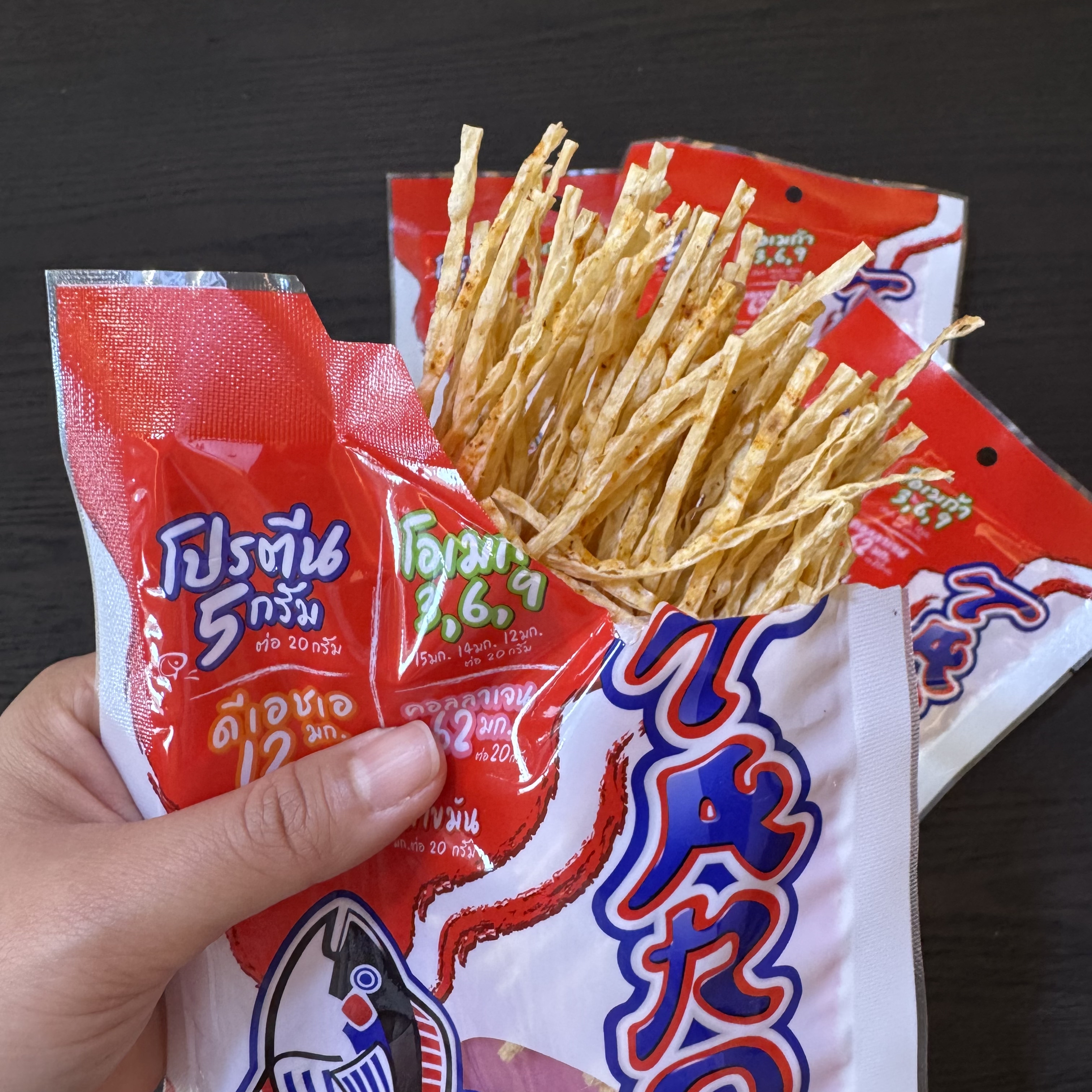 泰国旅游手信特产非油炸鱼丝泰国进口儿童低脂高蛋白休闲解馋零食