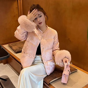 圆领暗扣提花袖 时尚 口狐狸毛女宽松显瘦百搭羽绒外套 新款 2025冬季