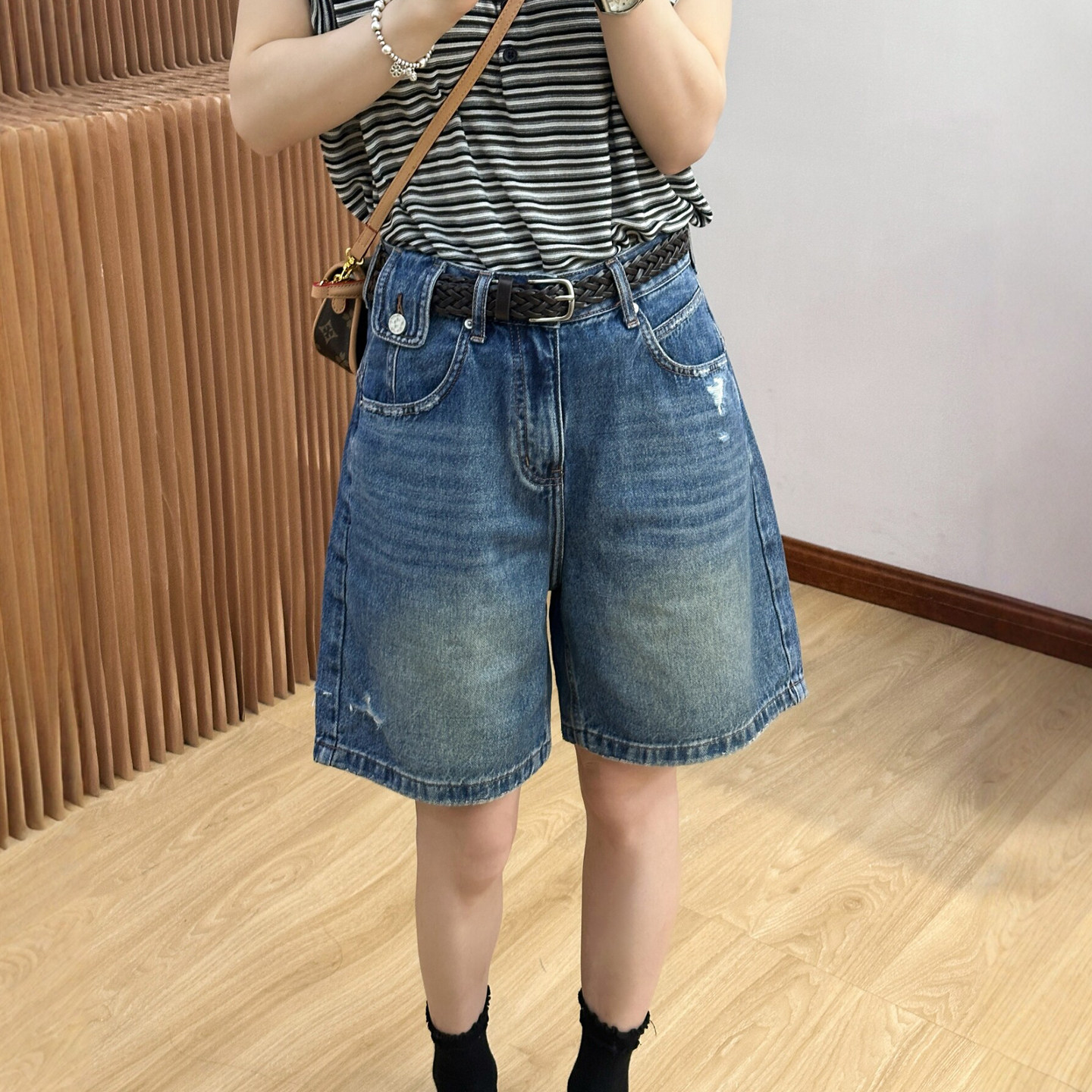 配腰带A字阔腿牛仔短裤女欧洲站