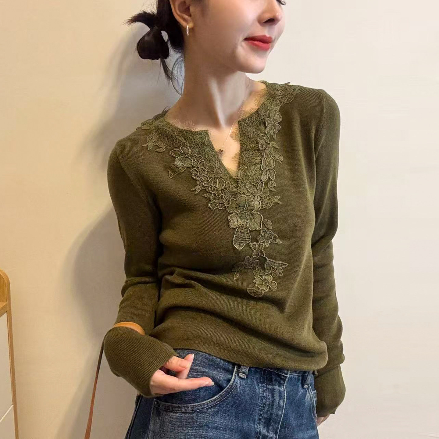 蕾丝钩花V领羊毛针织衫女欧洲站