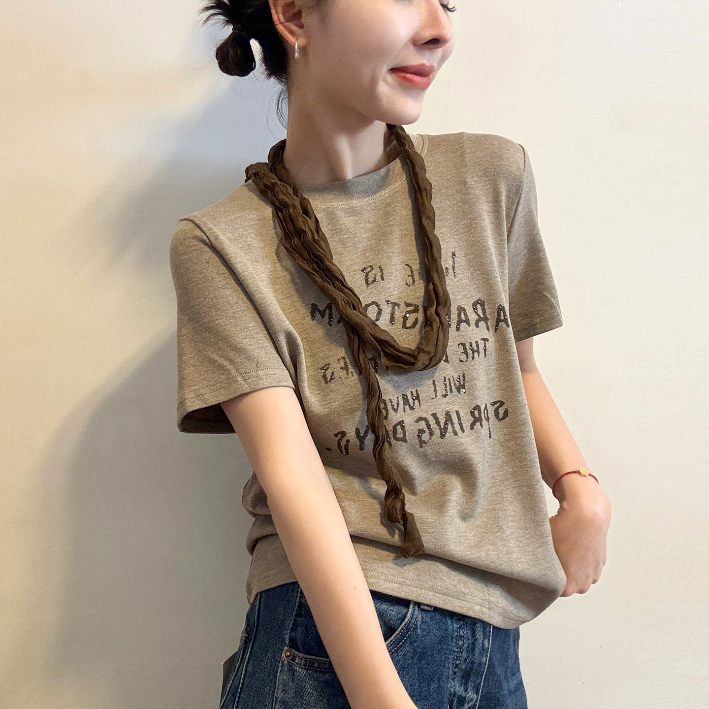 配丝巾字母钉珠短袖T恤女欧洲站