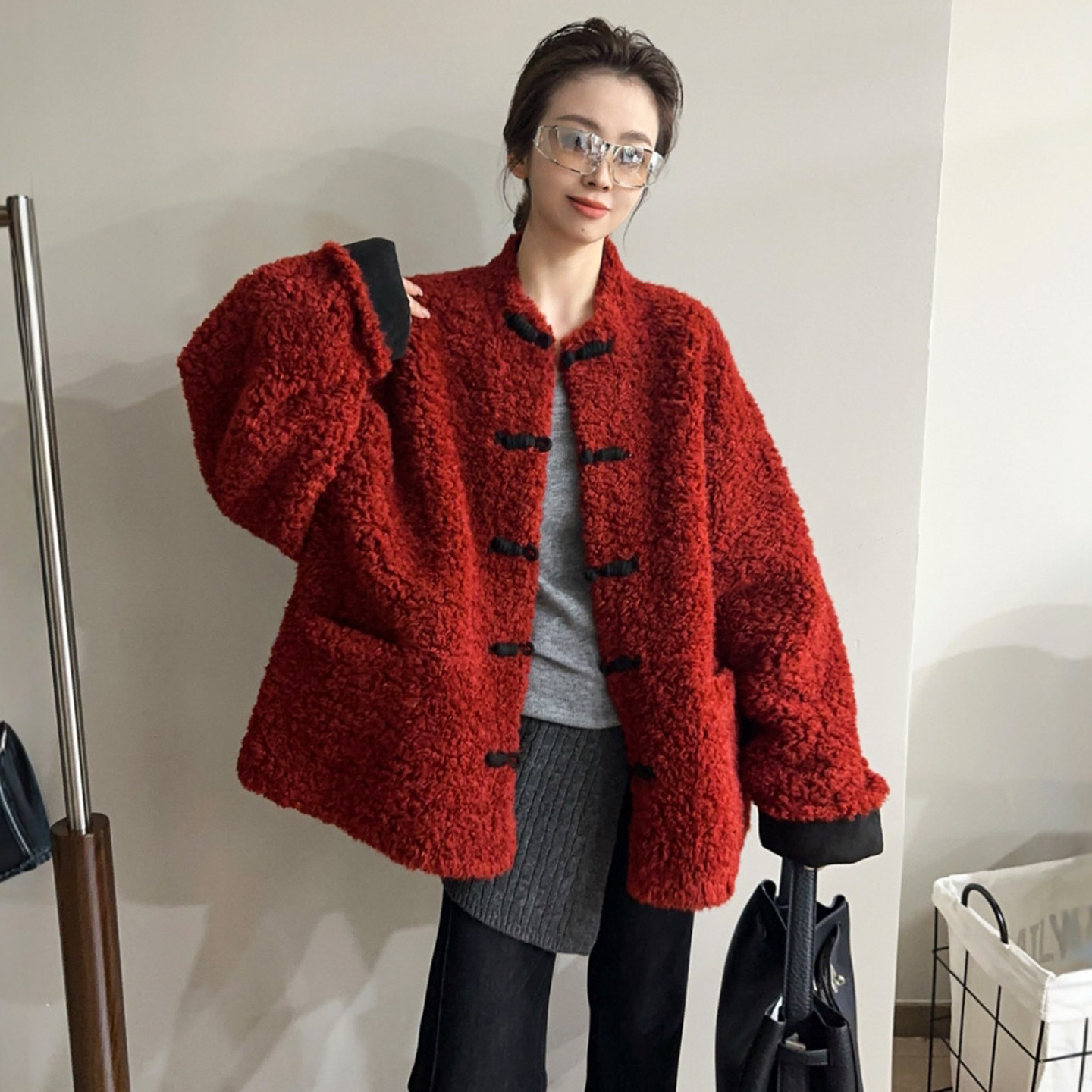 新中式盘扣羊羔毛皮毛一体短外套女欧洲站2025冬装新款欧货女装潮,女装/女士精品,短外套,淘宝优惠券,粉丝福利购,淘宝优惠卷