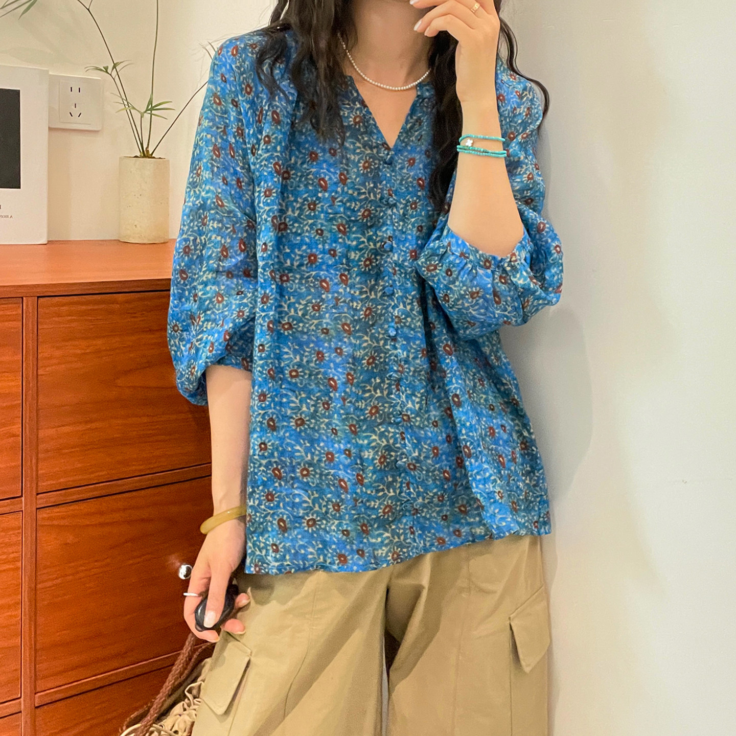复古碎花V领苎麻衬衫女欧洲站潮