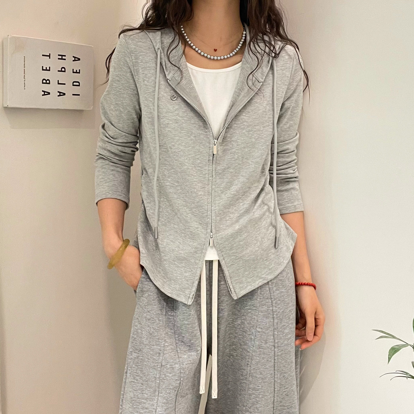 假两件贴标连帽卫衣开衫外套女欧洲站2026春装新款欧货女装上衣潮