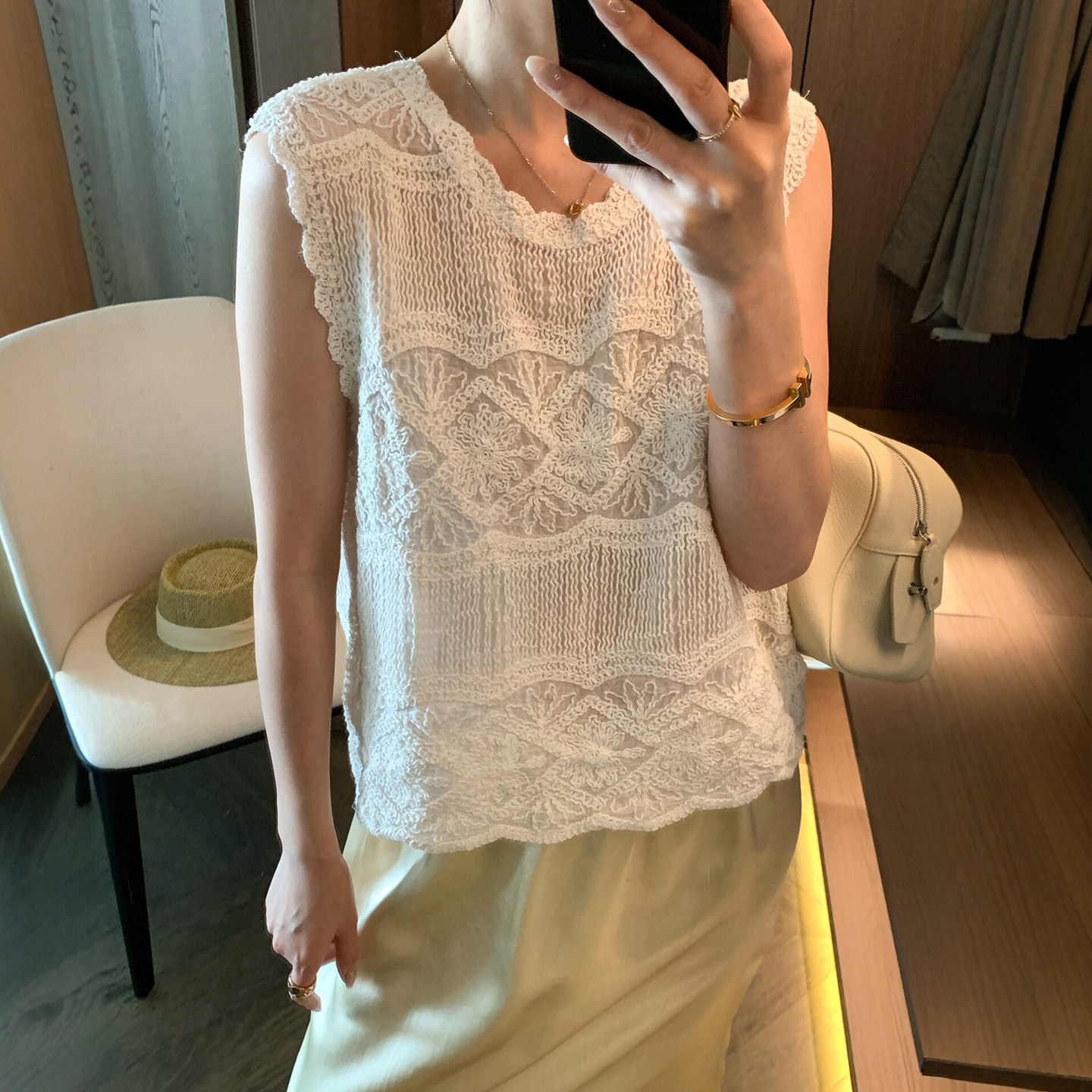 设计感镂空钩花蕾丝衬衫女欧洲站