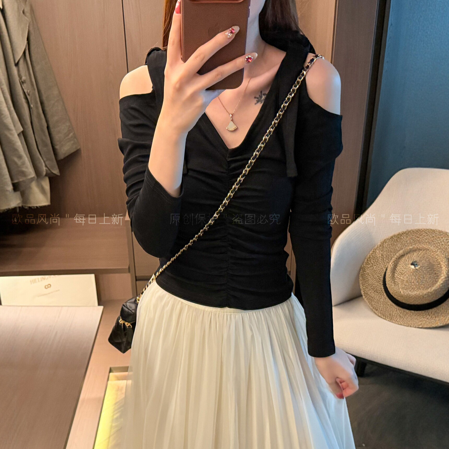 小心机露肩V领褶皱T恤女欧货上衣