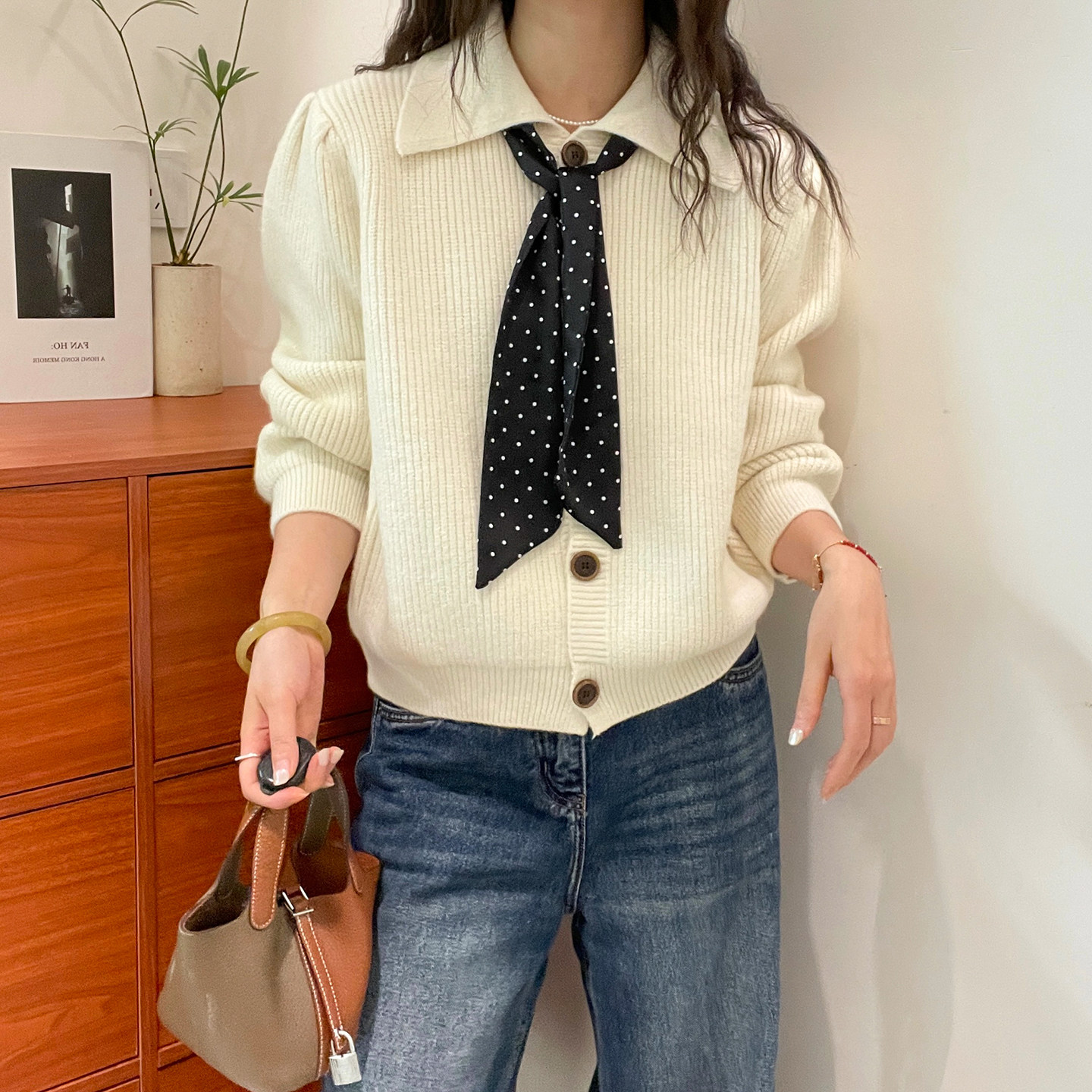 配丝巾北极绒针织开衫女欧货毛衣