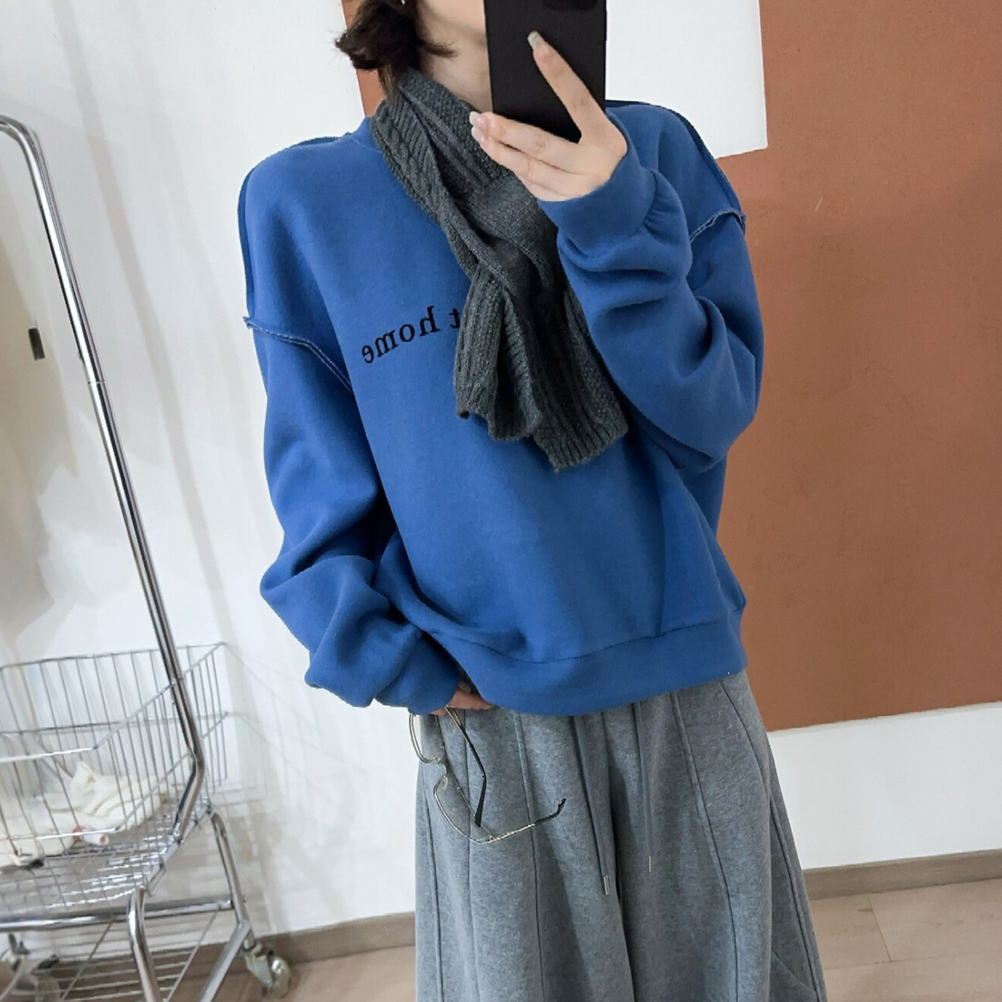 配围巾字母印花卫衣女上衣欧洲站