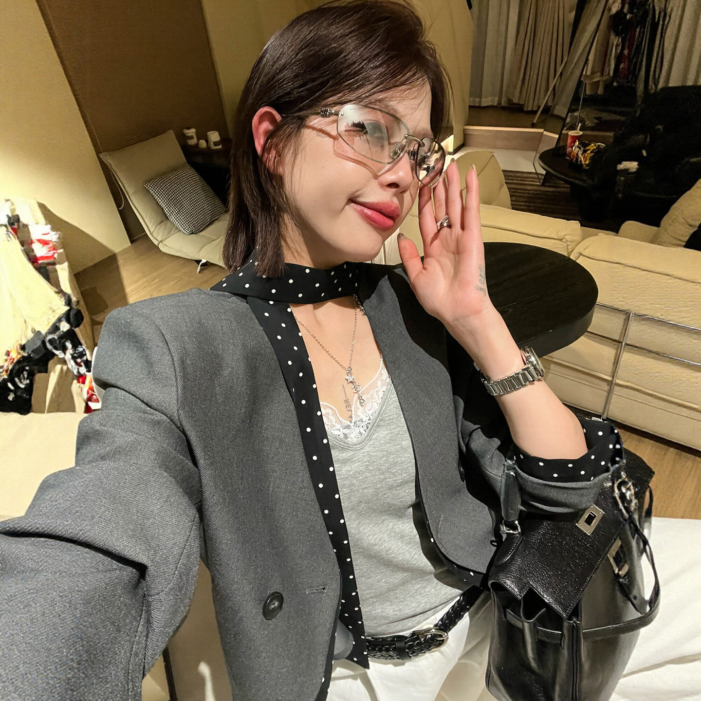 配丝巾V领西装外套女欧洲站2026春装新款欧货女装时尚休闲西服潮