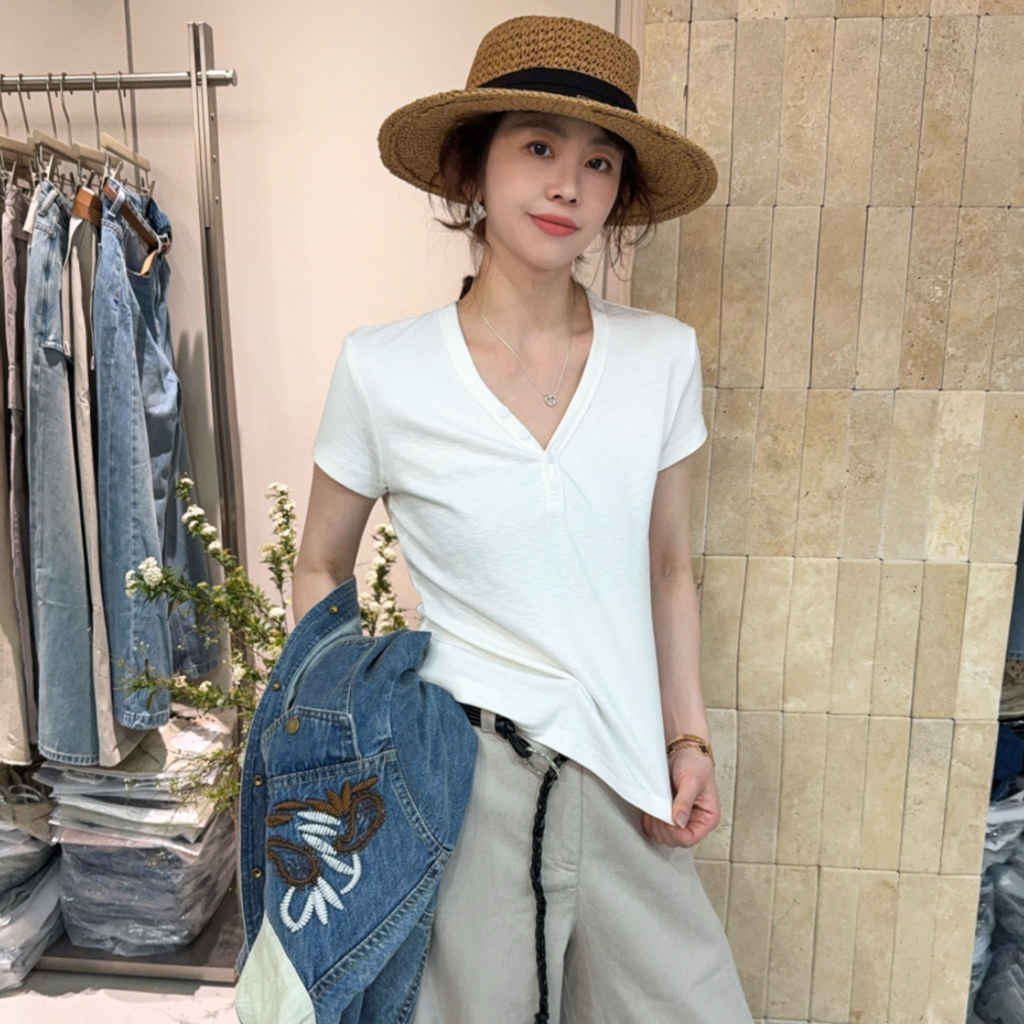 剪刀领修身短袖面膜T恤女欧洲站2026春装新款欧货女装打底小衫潮