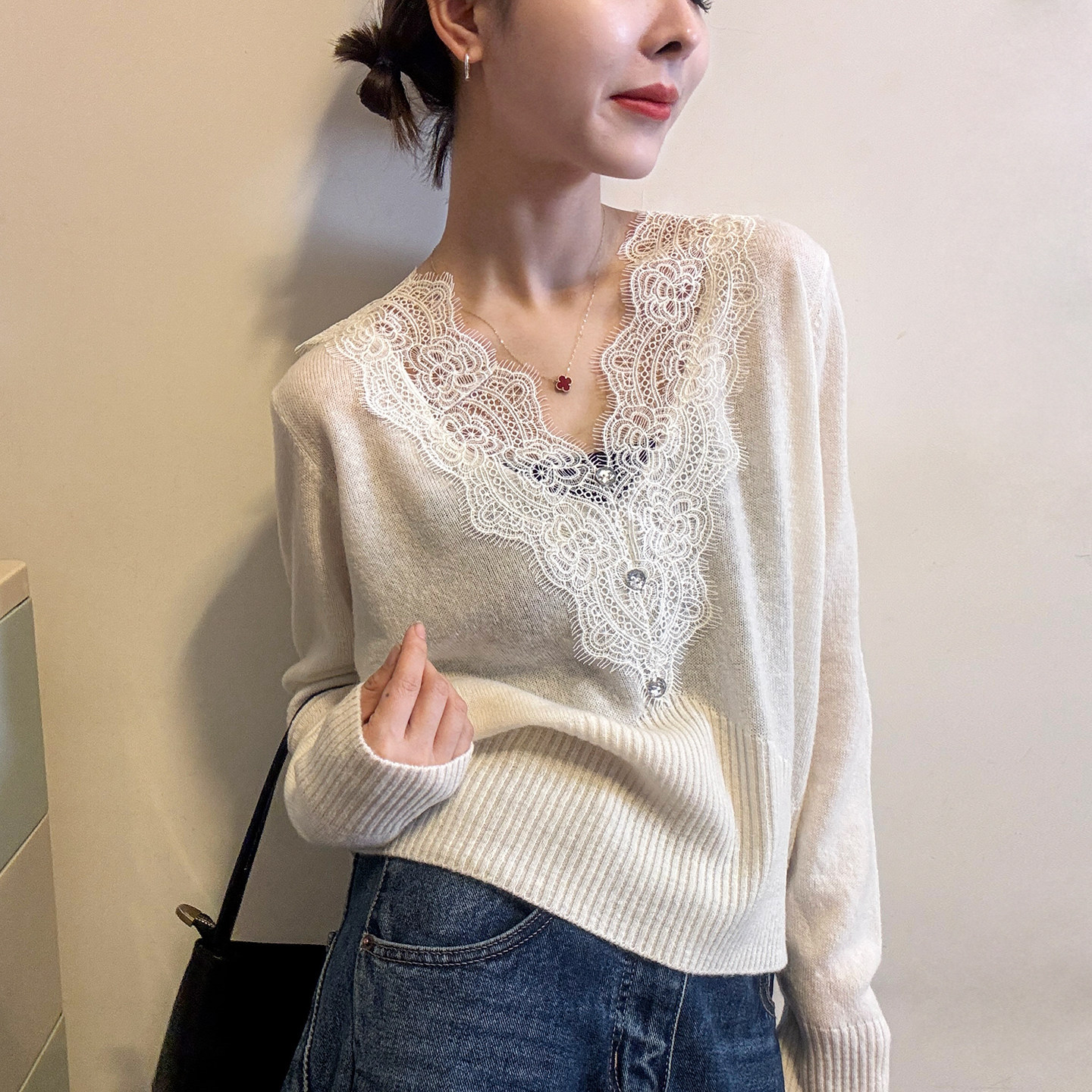 蕾丝钩花V领羊毛针织衫女欧洲站2025冬装新款欧货女装打底小衫潮,女装/女士精品,毛针织衫,淘宝优惠券,粉丝福利购,淘宝优惠卷